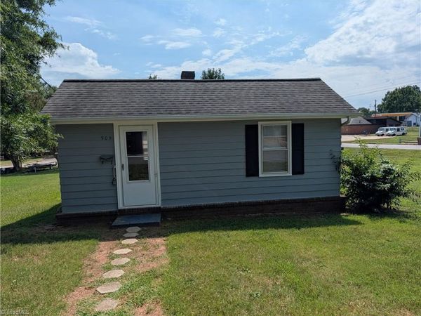 905 W Jefferson Street , Mayodan, NC 27027
