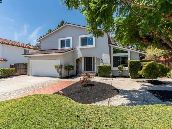 121 Violet Rd, Hercules, CA 94547
