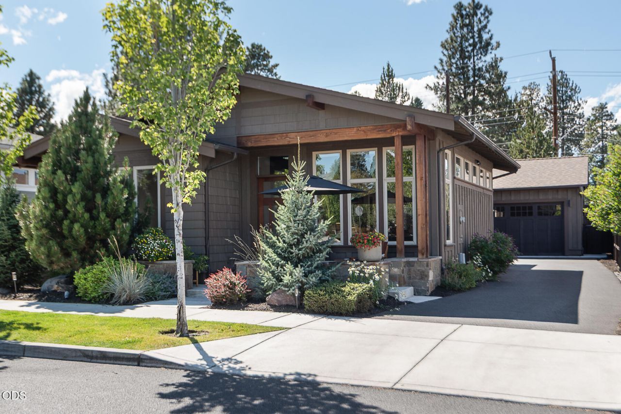 1221 SW Bryanwood Place, Bend, OR 97702 Main Photo