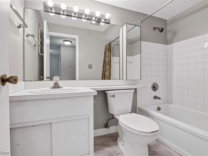 12900 Lake Avenue, Unit 1103, Lakewood, OH 44107 Photo 17