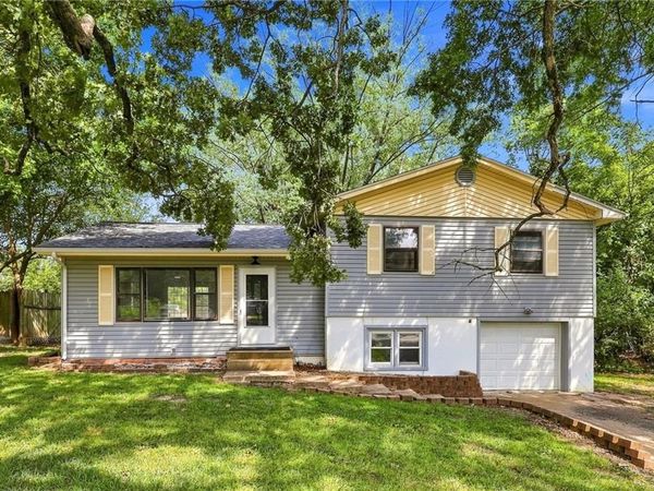 806 S Washington Avenue, Knob Noster, MO 65336