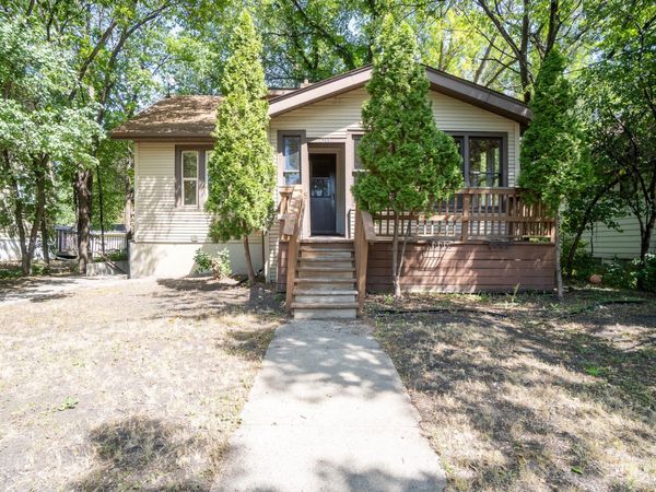 915 College Street N, Fargo, ND 58102