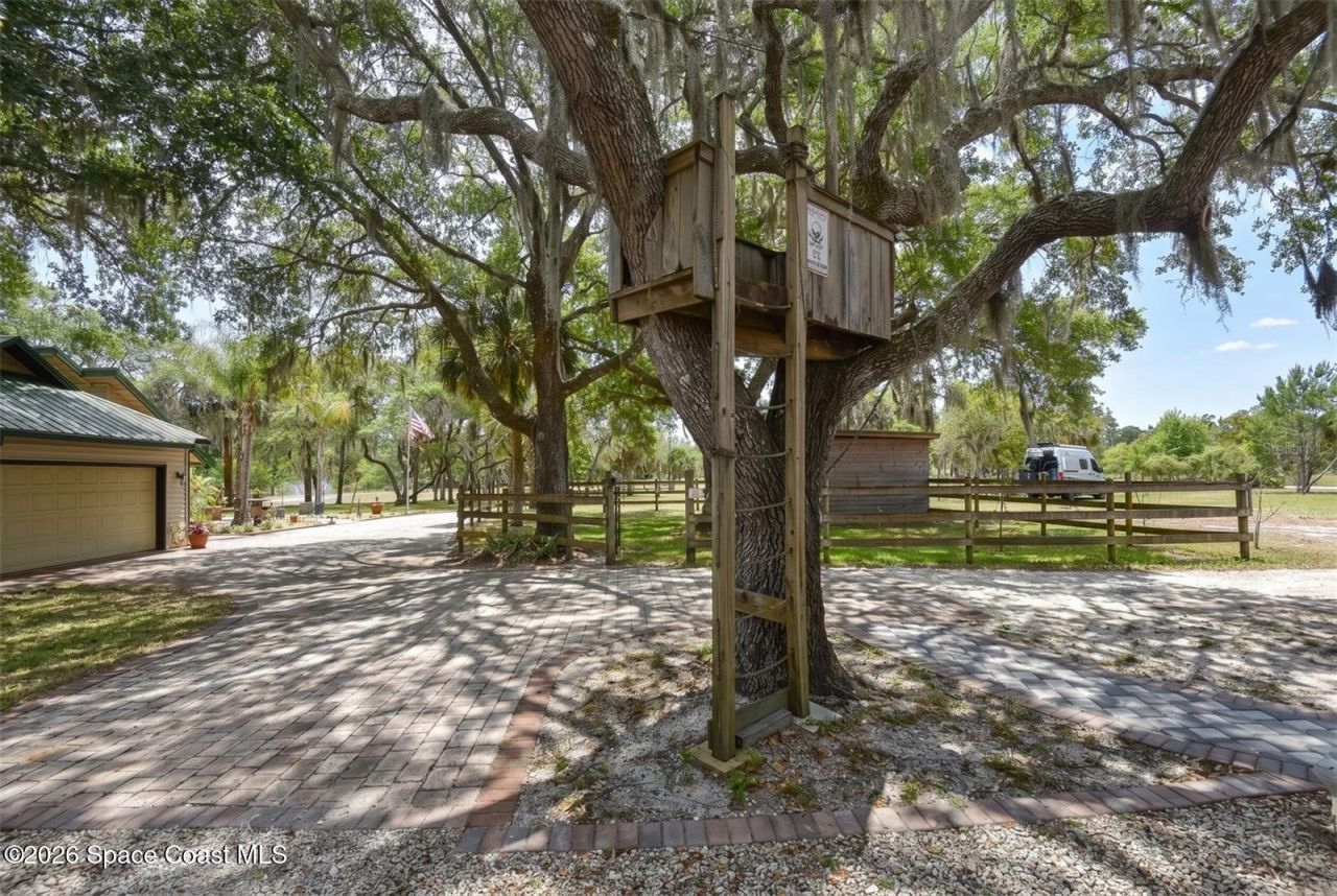 1851 Maytown Road , Oak Hill, FL 32759 Photo
