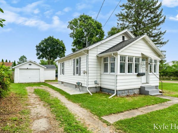 837 E Marshall Street, Hastings, MI 49058