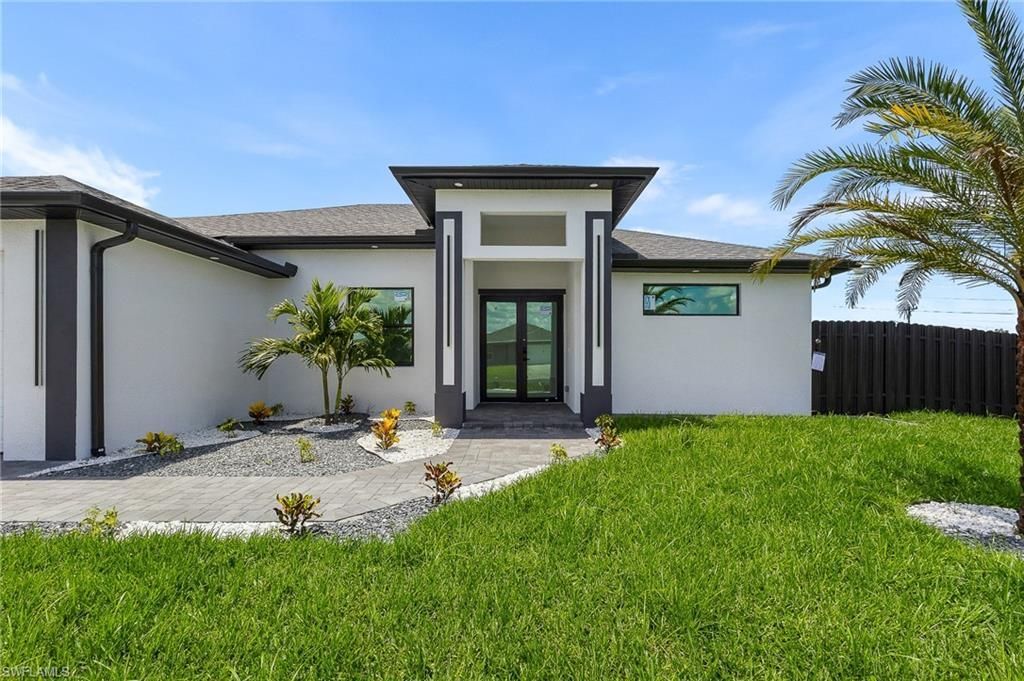 1018 NE Juanita Pl , Cape Coral, FL 33909 Photo
