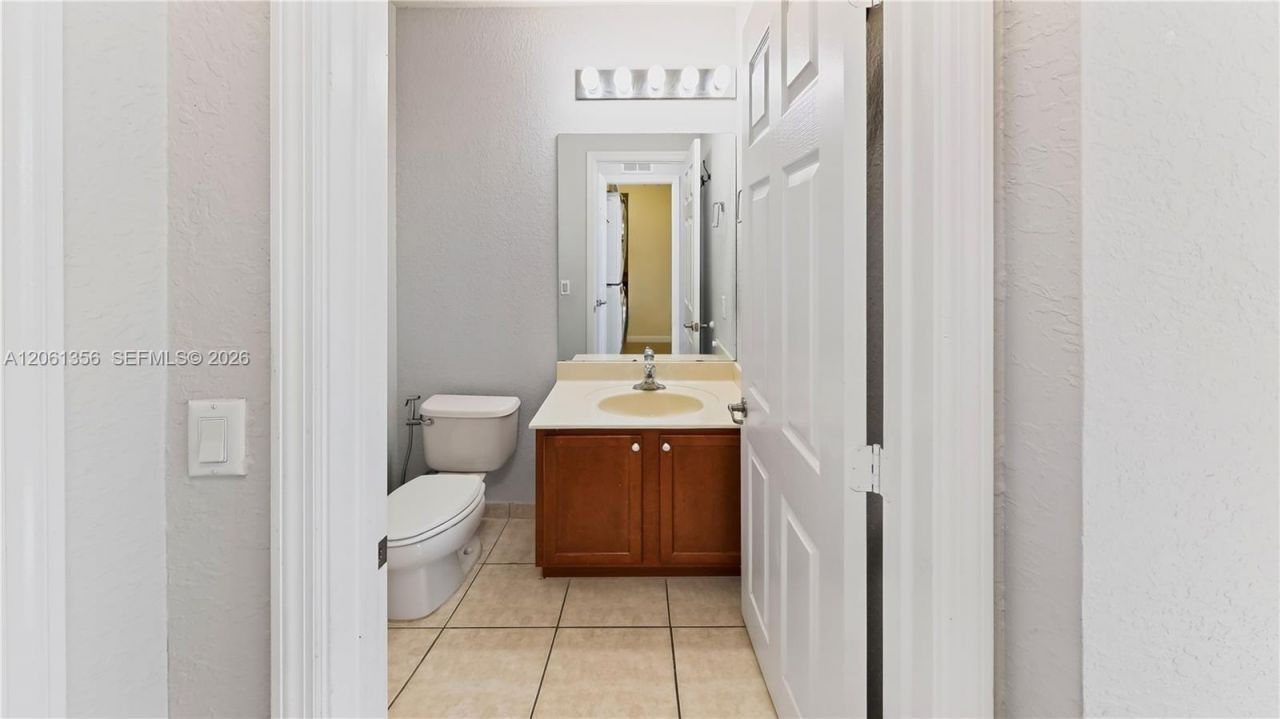 11401 NW 89th St , Unit 208, Doral, FL 33178 Photo