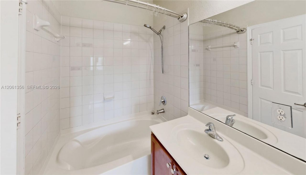 11401 NW 89th St , Unit 208, Doral, FL 33178 Photo