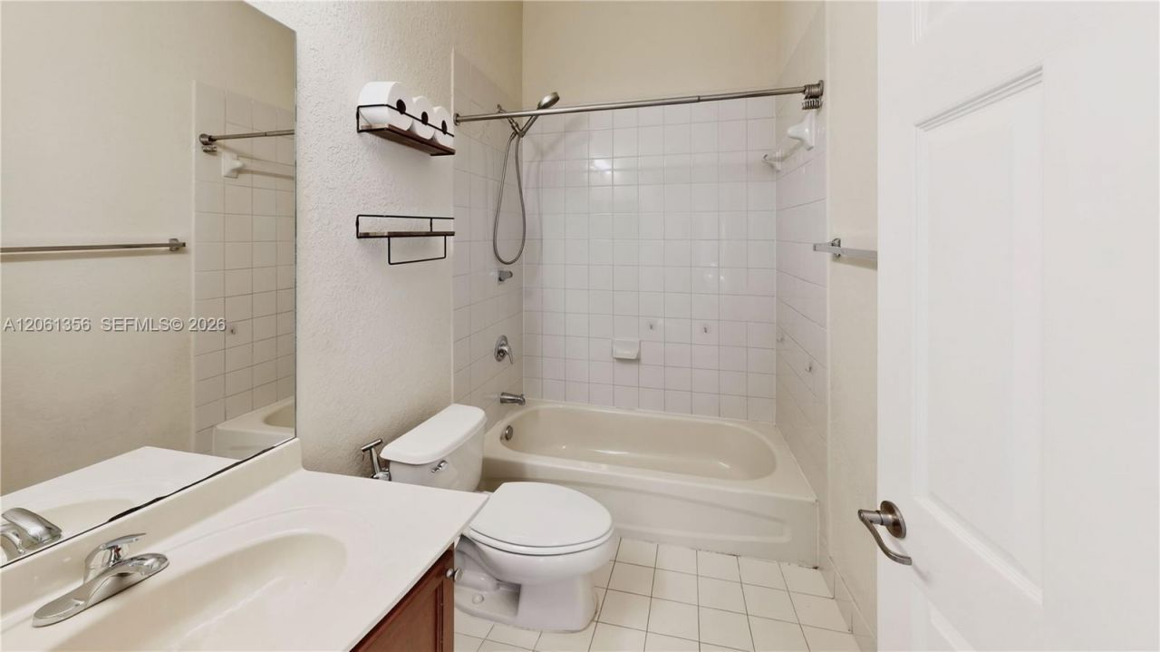 11401 NW 89th St , Unit 208, Doral, FL 33178 Photo