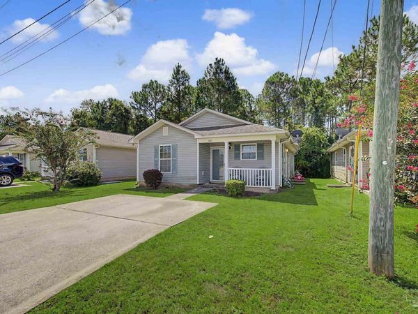 8813 Camshire Cir, Pensacola, FL 32507