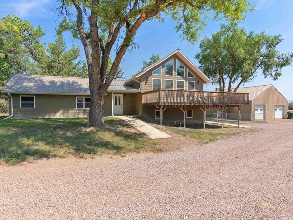1003 3rd Avenue, Edgemont, SD 57735
