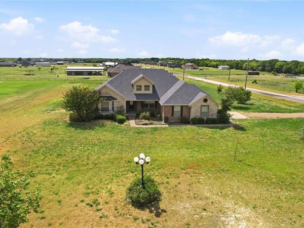 101 Cheyenne Trail, Trenton, TX 75490