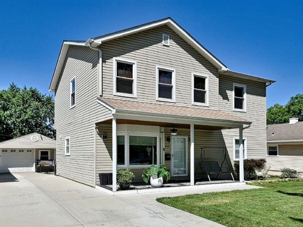 214 N William Street , Mount Prospect, IL 60056