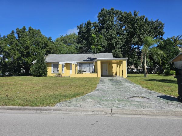1917 SE Burgundy Lane, Port St. Lucie, FL 34952