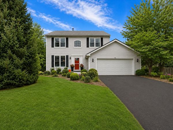 93 Old Farm Court, Lindenhurst, IL 60046