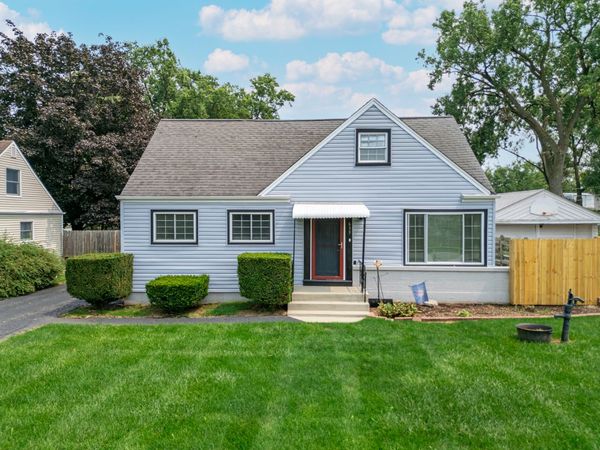 639 N Edgewood Avenue , Lombard, IL 60148