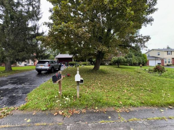 24 Harper Drive, Pittsford, NY 14534