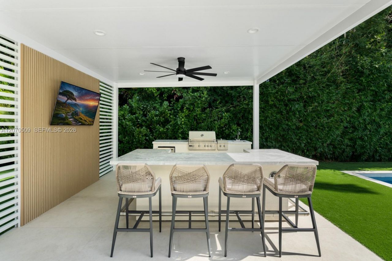 921 NE 72nd St, Miami, FL 33138 Photo
