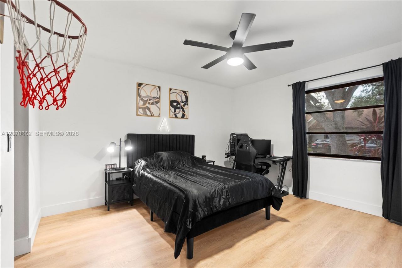 1641 NW 96th Ter, Pembroke Pines, FL 33024 Photo