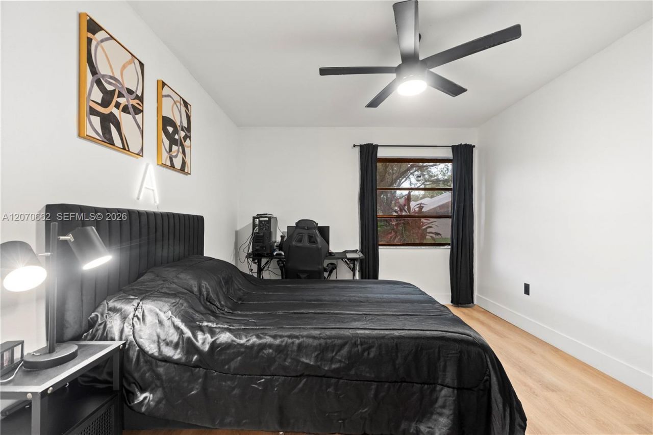 1641 NW 96th Ter, Pembroke Pines, FL 33024 Photo