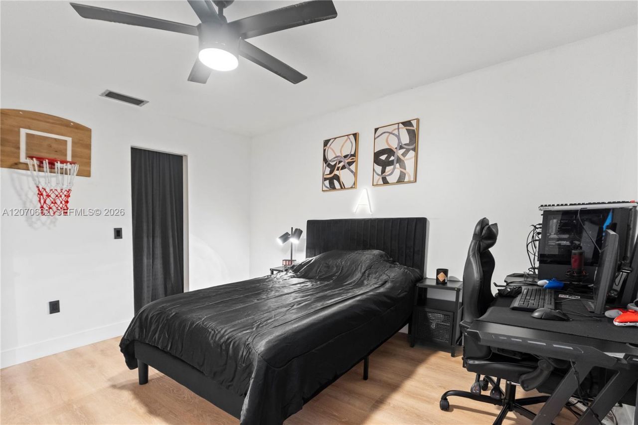 1641 NW 96th Ter, Pembroke Pines, FL 33024 Photo