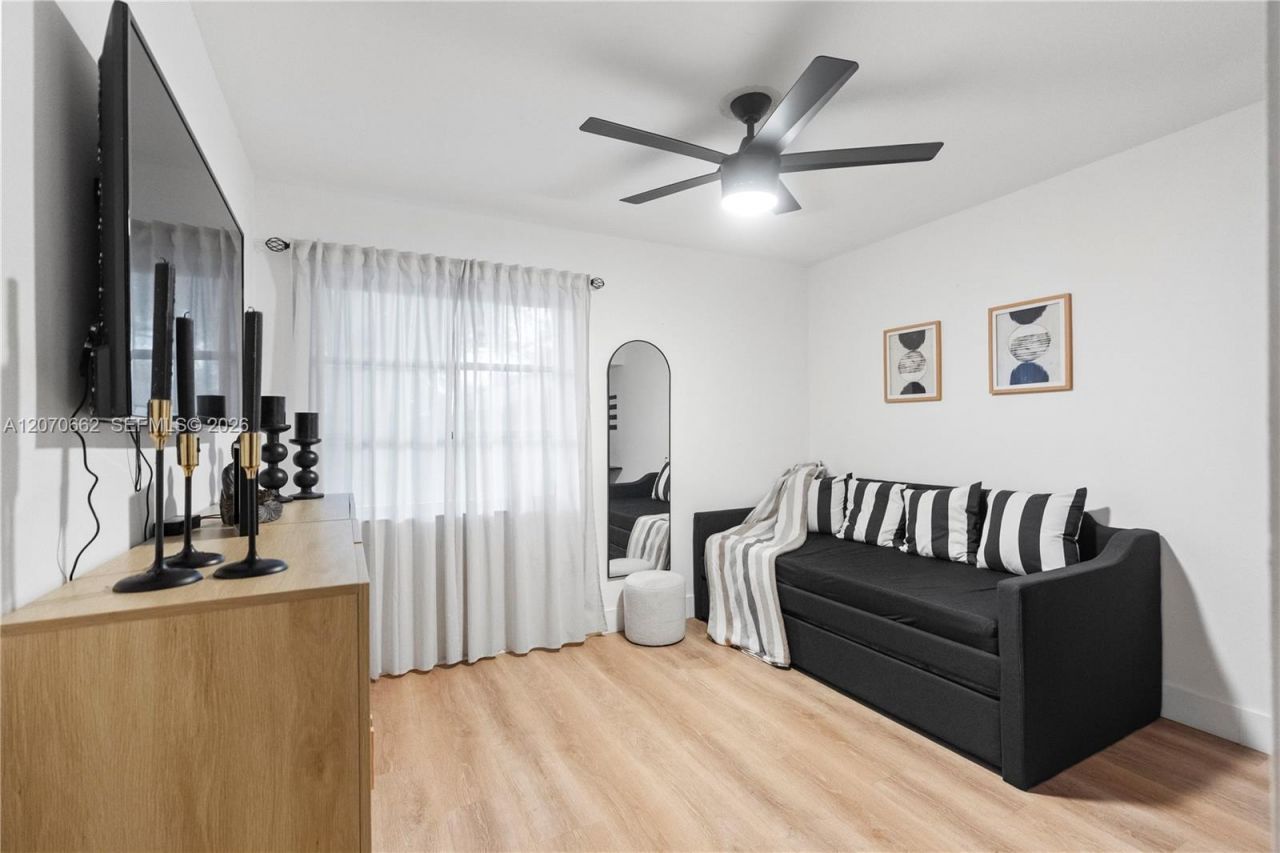 1641 NW 96th Ter, Pembroke Pines, FL 33024 Photo