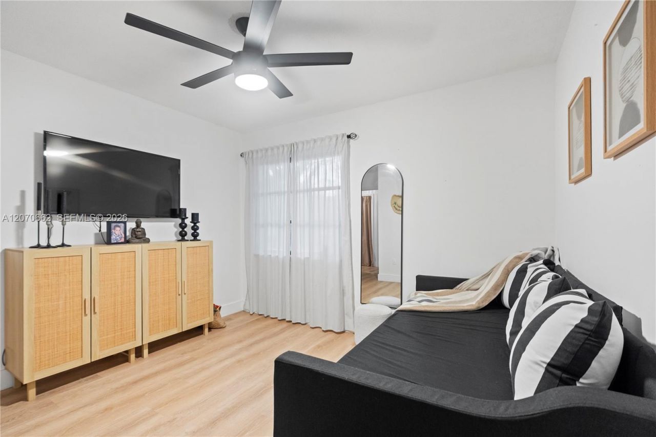 1641 NW 96th Ter, Pembroke Pines, FL 33024 Photo
