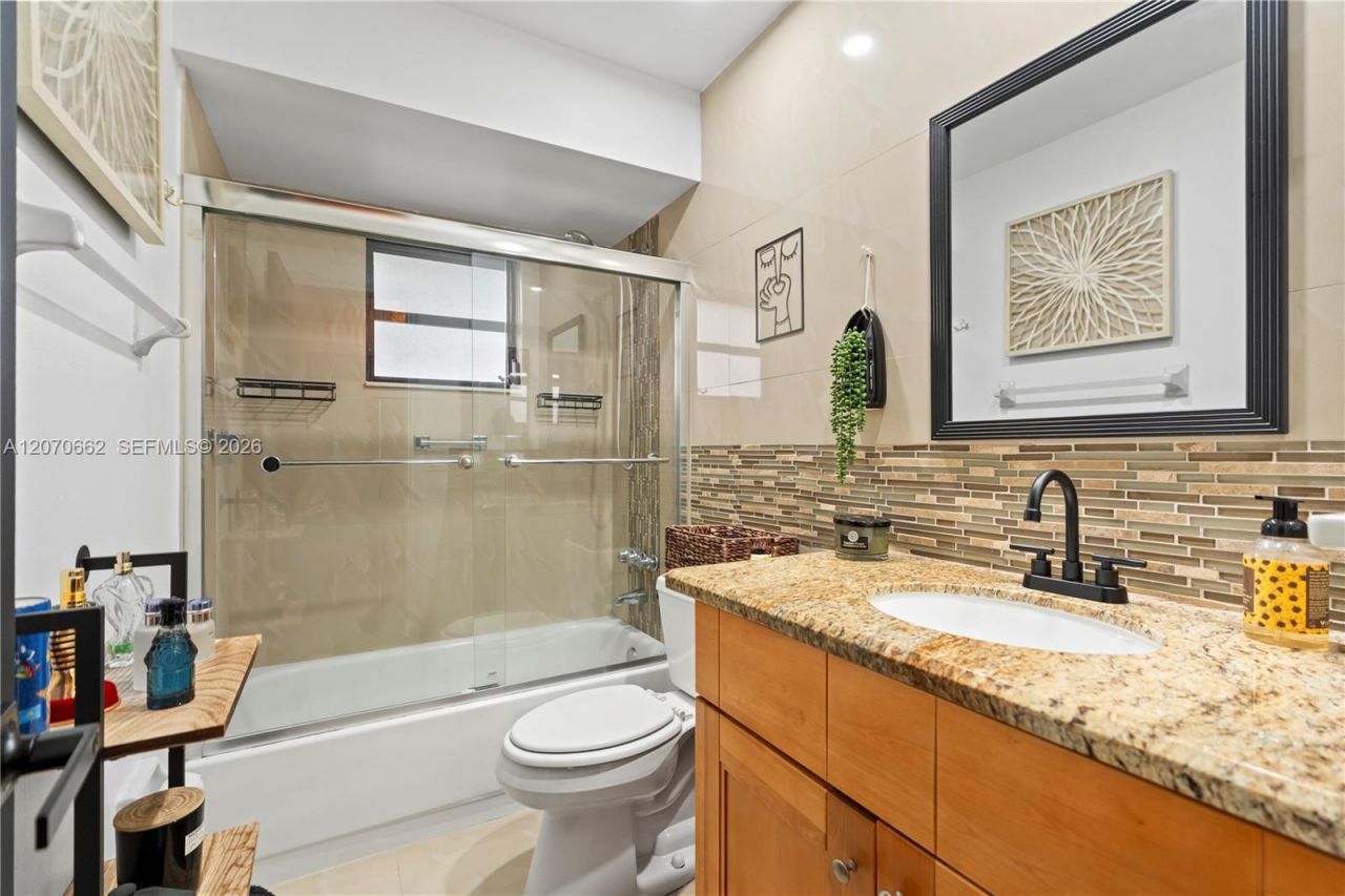 1641 NW 96th Ter, Pembroke Pines, FL 33024 Photo