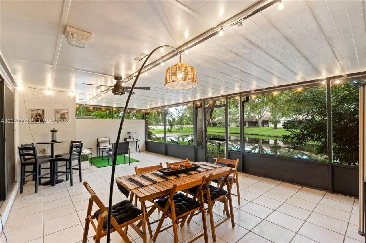 1641 NW 96th Ter, Pembroke Pines, FL 33024 Photo