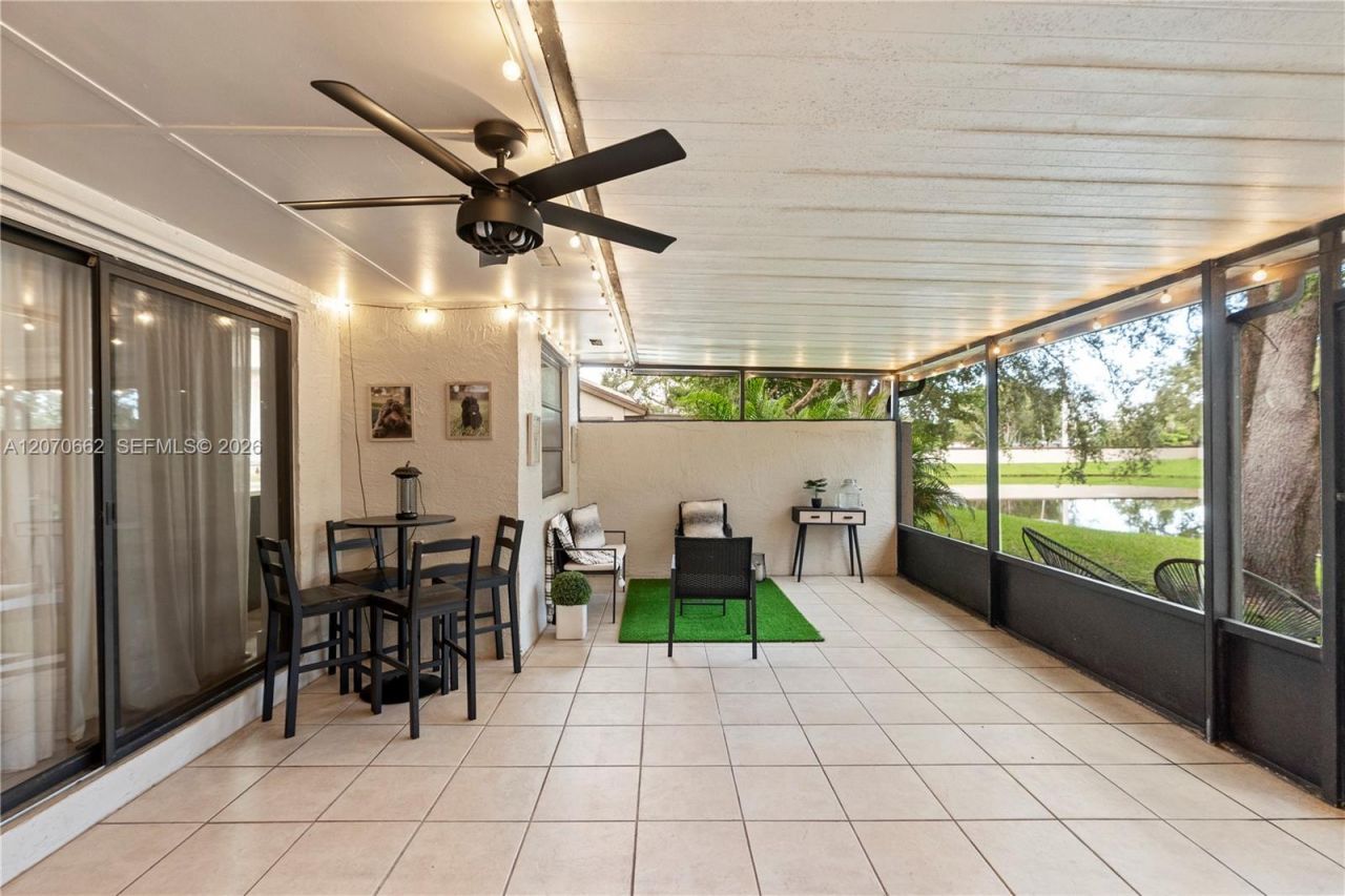 1641 NW 96th Ter, Pembroke Pines, FL 33024 Photo