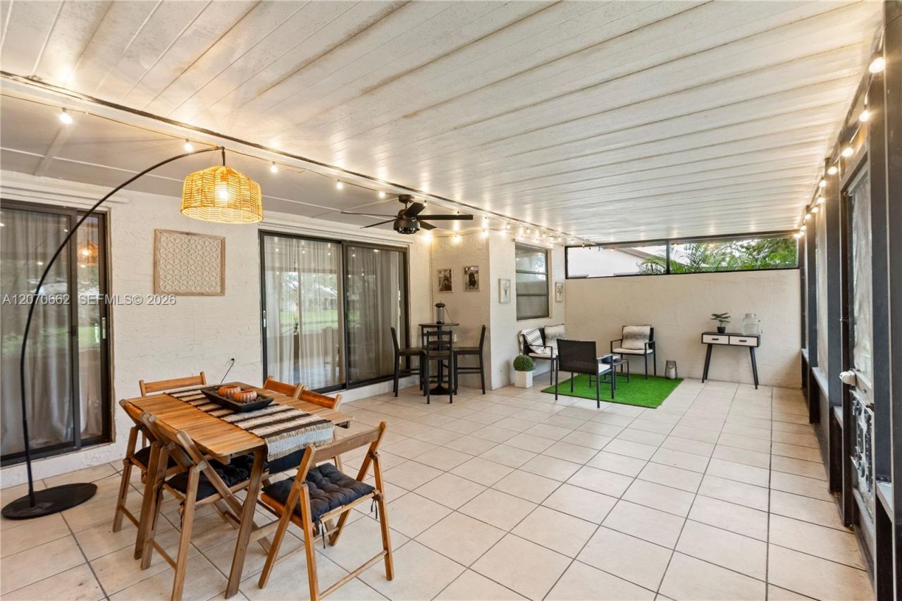 1641 NW 96th Ter, Pembroke Pines, FL 33024 Photo