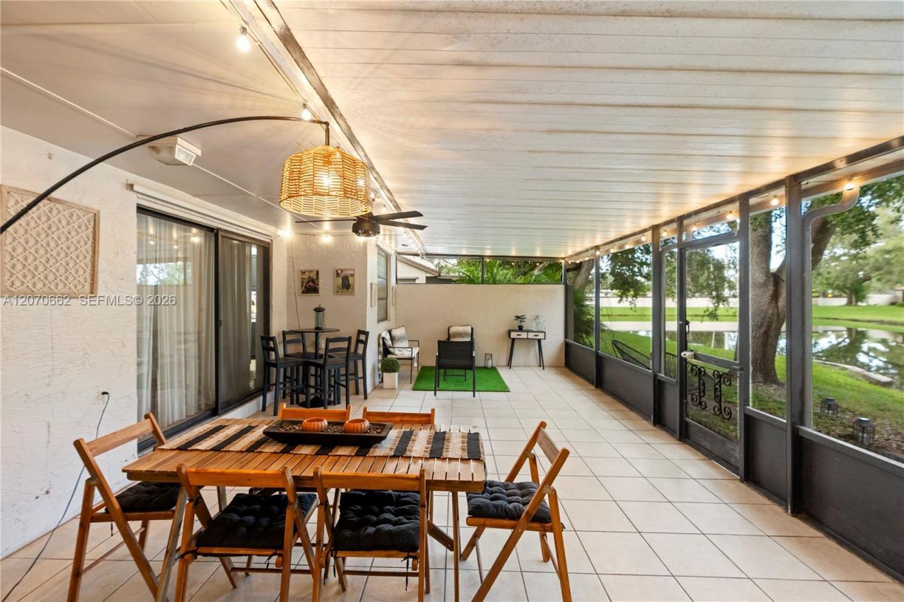 1641 NW 96th Ter, Pembroke Pines, FL 33024 Photo
