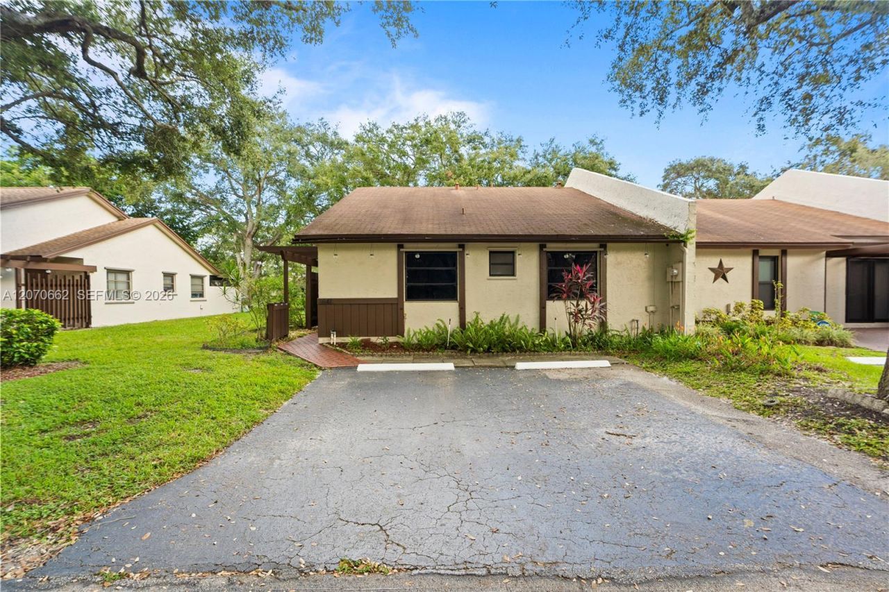 1641 NW 96th Ter, Pembroke Pines, FL 33024 Photo
