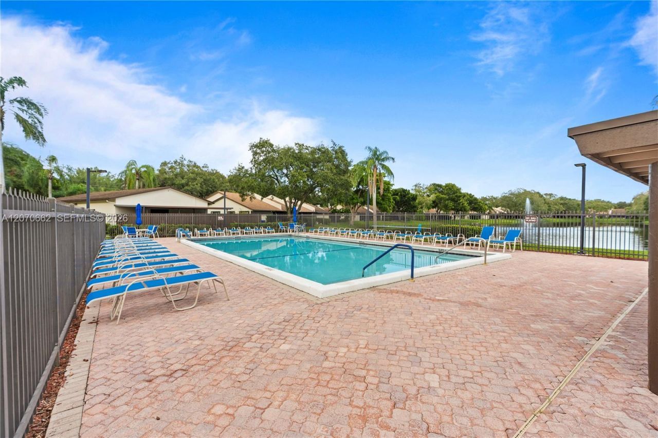 1641 NW 96th Ter, Pembroke Pines, FL 33024 Photo