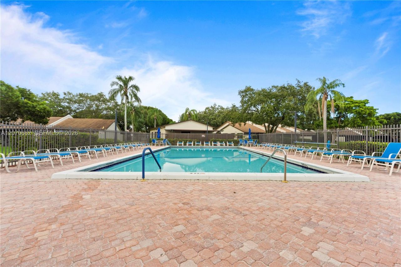 1641 NW 96th Ter, Pembroke Pines, FL 33024 Photo