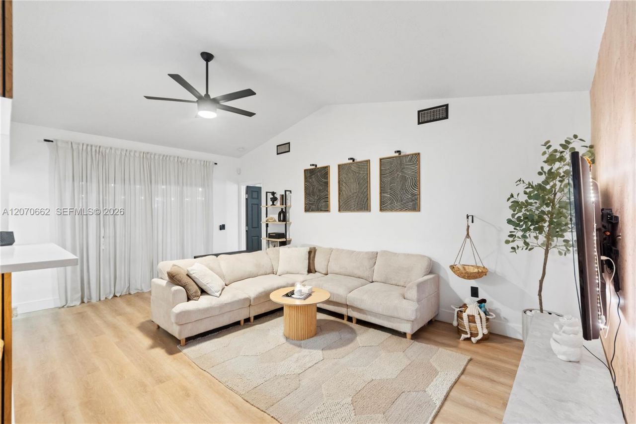 1641 NW 96th Ter, Pembroke Pines, FL 33024 Photo