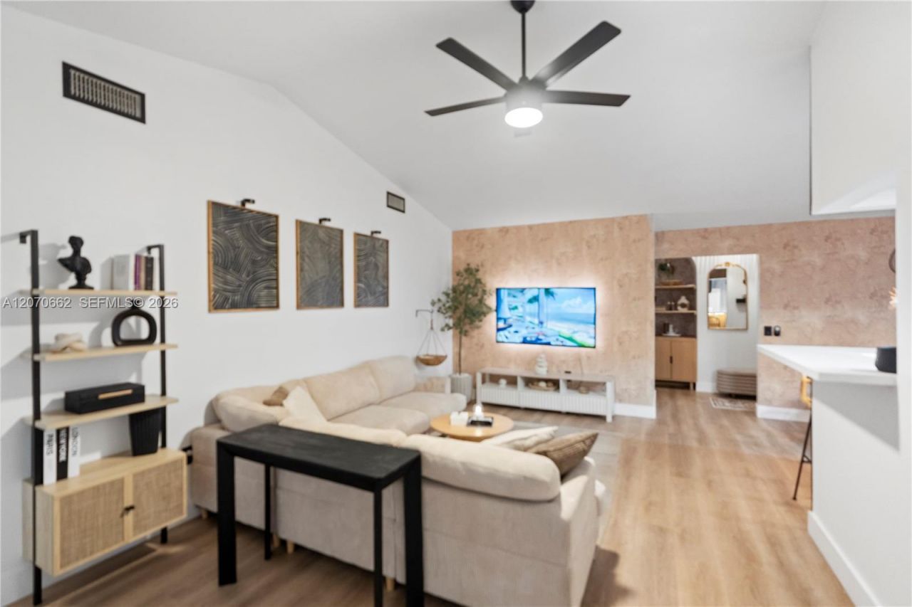1641 NW 96th Ter, Pembroke Pines, FL 33024 Photo