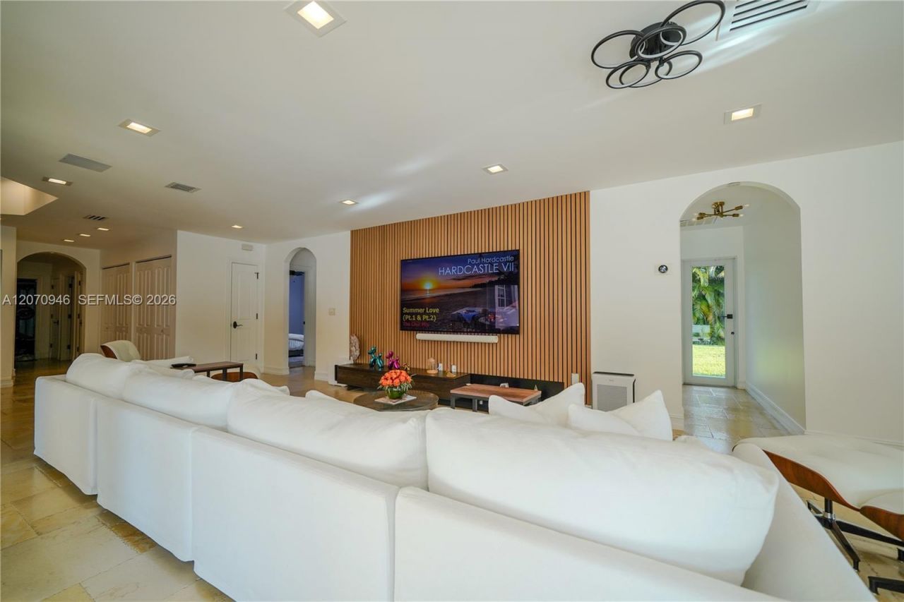 8134 Twin Lake Dr , Boca Raton, FL 33496 Photo