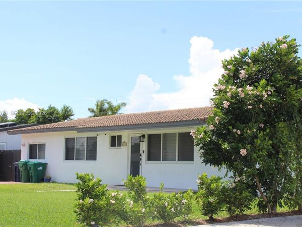 9551 SW 49th St , Miami, FL 33165