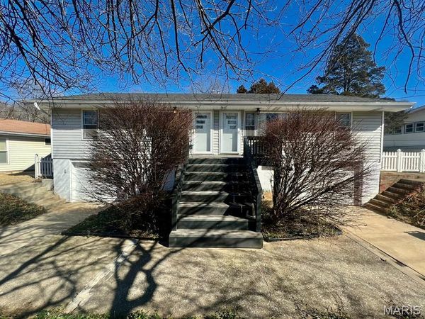 3338 Elm Street, St Charles, MO 63301