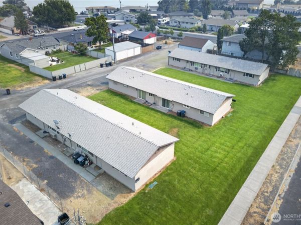 1133 1135 Cascade Avenue , Moses Lake, WA 98837