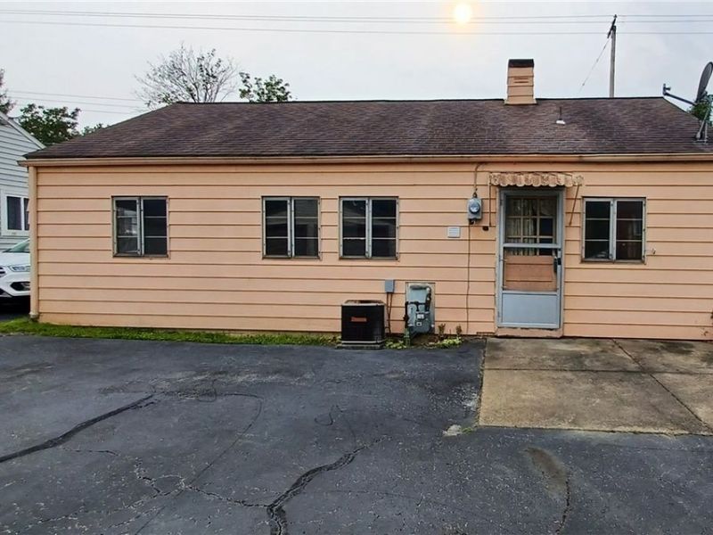 225 Ohio Avenue, Mc Donald, OH 44437 Photo 2