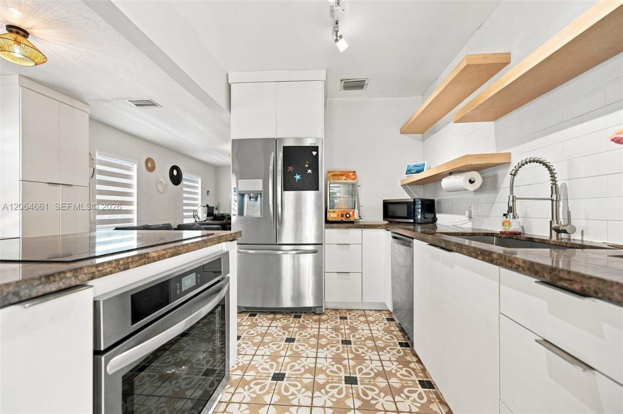240 Carlisle Dr , Miami Springs, FL 33166 Photo
