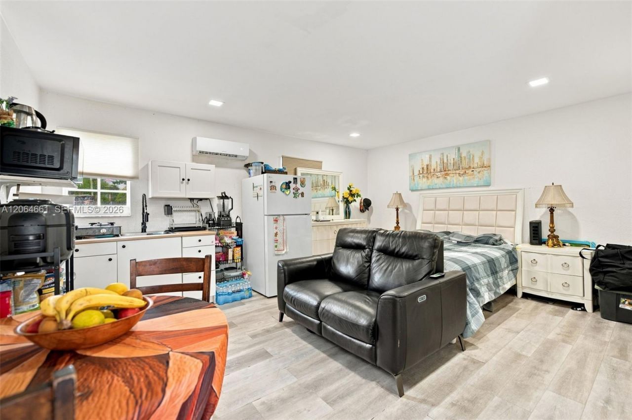 240 Carlisle Dr , Miami Springs, FL 33166 Photo