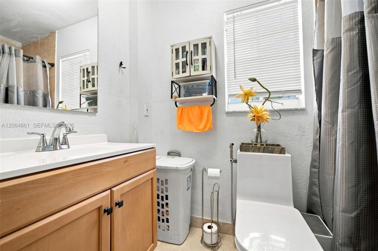 240 Carlisle Dr , Miami Springs, FL 33166 Photo