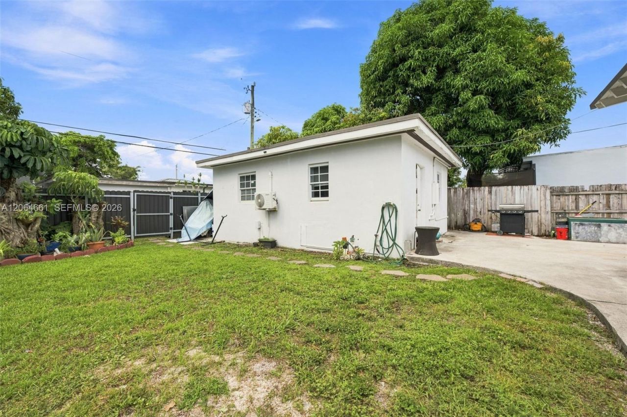 240 Carlisle Dr , Miami Springs, FL 33166 Photo