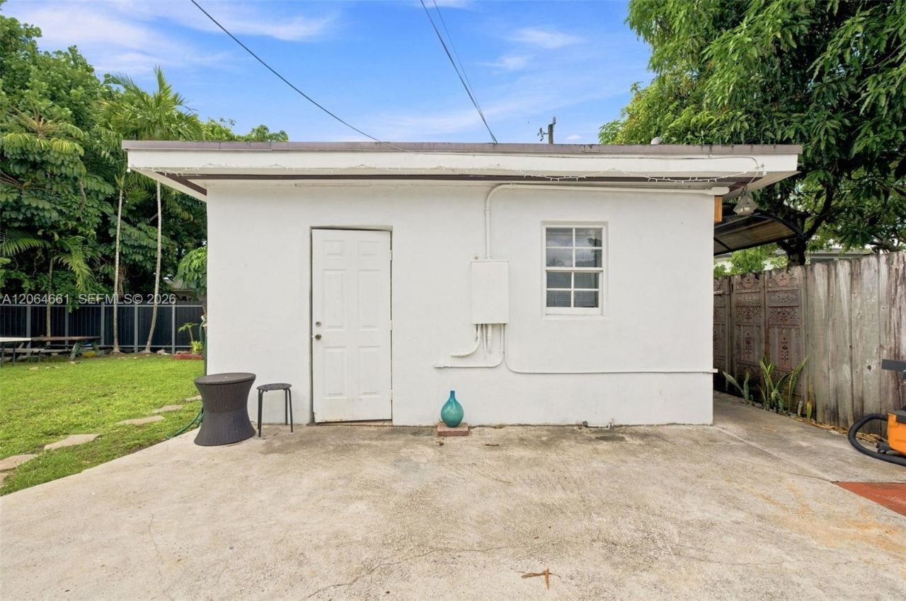 240 Carlisle Dr , Miami Springs, FL 33166 Photo