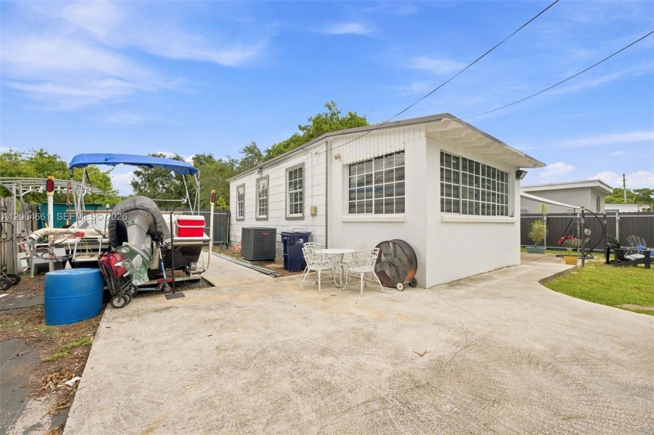 240 Carlisle Dr , Miami Springs, FL 33166 Photo