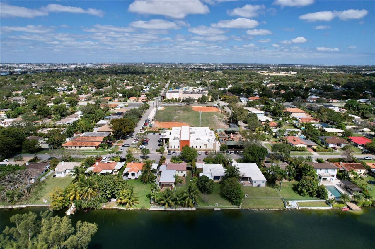 240 Carlisle Dr , Miami Springs, FL 33166 Photo