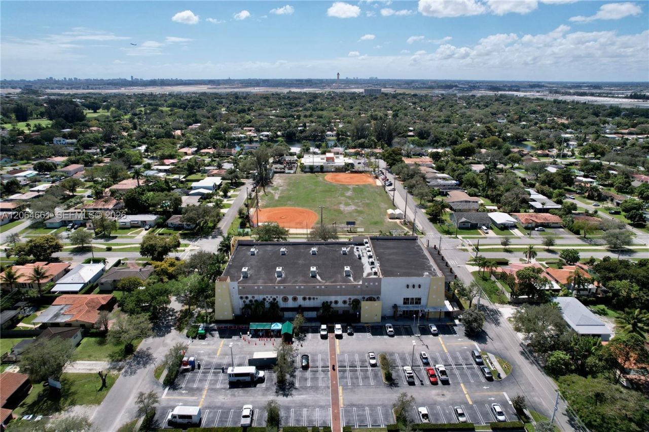 240 Carlisle Dr , Miami Springs, FL 33166 Photo