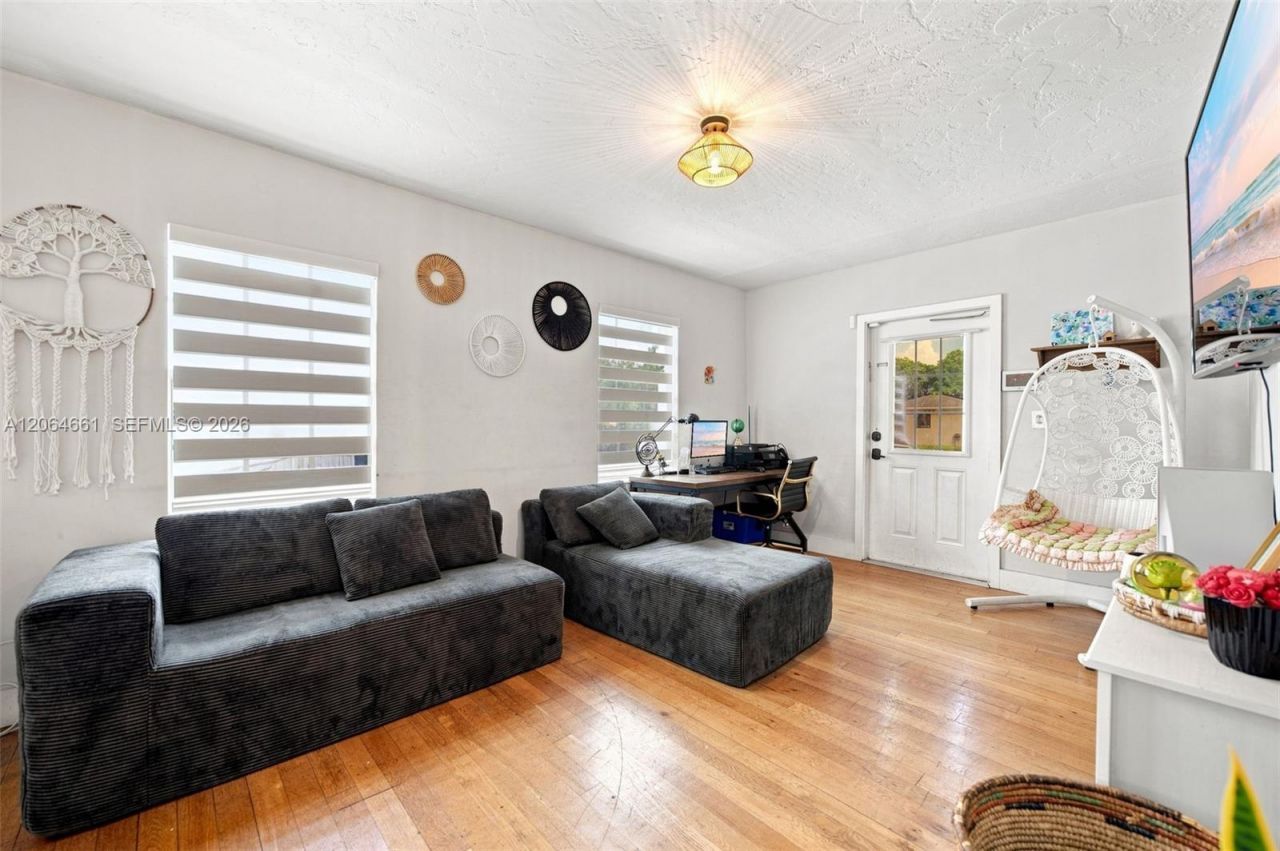240 Carlisle Dr , Miami Springs, FL 33166 Photo